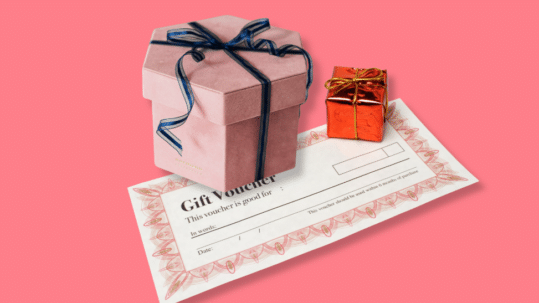 Offrir des dotations physiques ou des chèques cadeaux ?